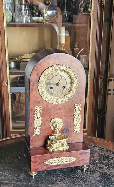 Pendulum Empire à La Fontaine Moucheted Mahogany And Gilded Bronze