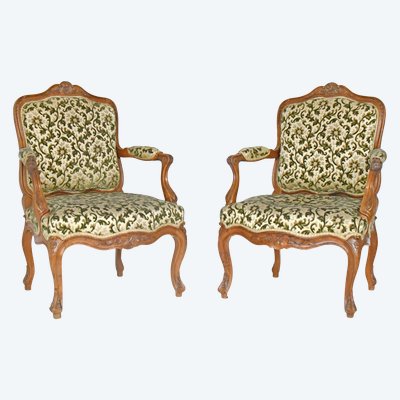 Paire de fauteuils cabriolet de style Louis XV 