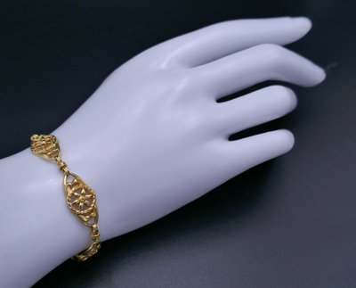 Bracciale antico in oro 18 carati.