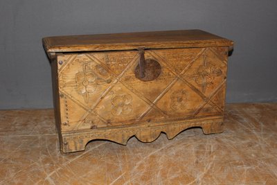 Petit Coffre De Montagne En Mélèze Fin XVIII 