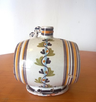 Earthenware flask :Nevers 18th century.