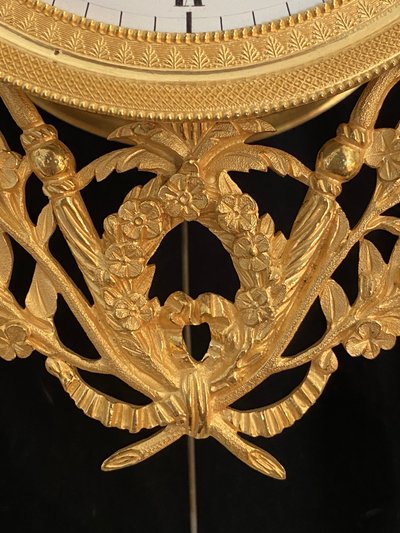 Portico Clock from the late 18th century in White Marble and Gilded Bronze
