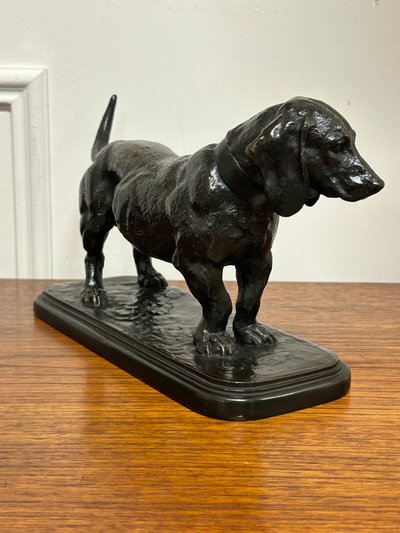 Antoine-Louis Barye (1795-1865) Basset mit dem Kopf nach links stehend Barbedian Gusseisen XIX 