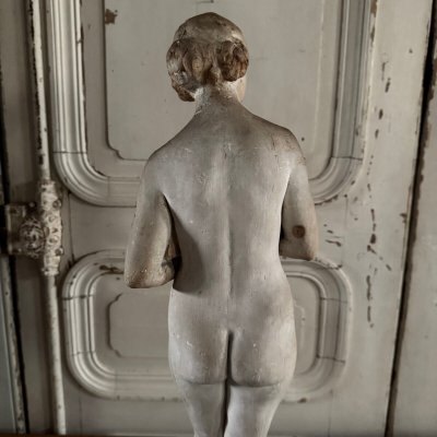 Statua in gesso da laboratorio di Charles Filleul soggetto femminile in scatola del XX secolo