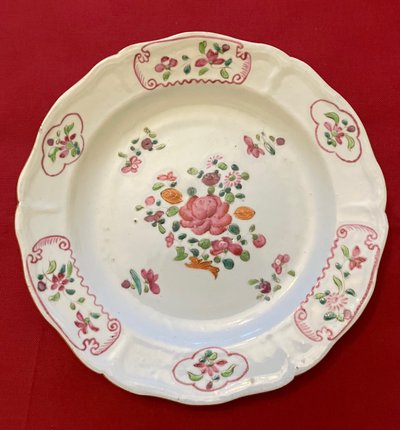 Schönes Paar alter Porzellanteller von Cie des Inde, China um 1775/1780