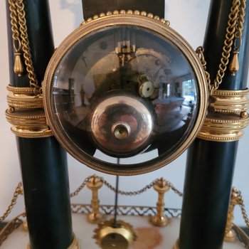 Pendel - Vergoldete Bronze, Marmor - Ende des 18. bis Mitte des 19. Jahrhunderts - GAVELLE -