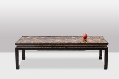 Table basse en laque rehaussée de motifs floraux. Circa 1900. LS6207355G