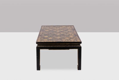 Table basse en laque rehaussée de motifs floraux. Circa 1900. LS6207355G