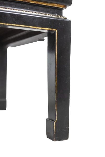 Table basse en laque rehaussée de motifs floraux. Circa 1900. LS6207355G