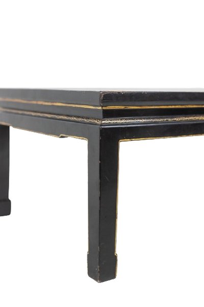 Table basse en laque rehaussée de motifs floraux. Circa 1900. LS6207355G