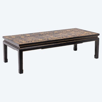 Table basse en laque rehaussée de motifs floraux. Circa 1900. LS6207355G