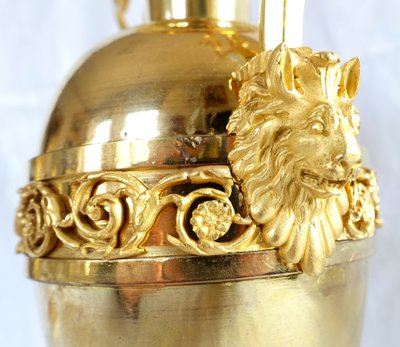 Claude Galle (attributed to): pair of Directoire period cassolettes in mercury-gilded bronze