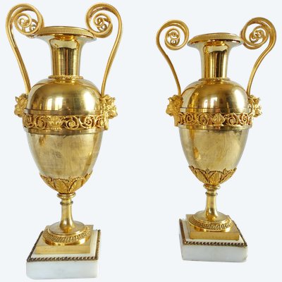 Claude Galle (attributed to): pair of Directoire period cassolettes in mercury-gilded bronze