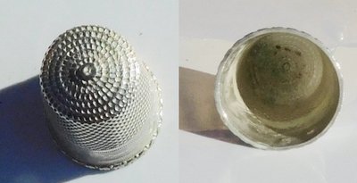 Necessaria vecchia scatola da cucito dell'inizio del XIX secolo, forbici, ditale, punzone da cucito, argento 