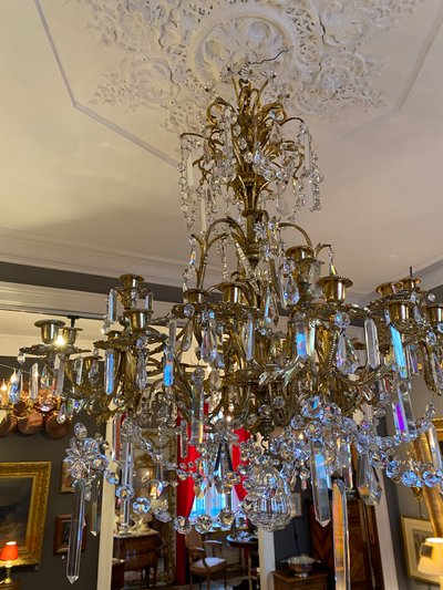 Lampadario Di Grandi Dimensioni In Bronzo Dorato E Nappe In Cristallo Baccarat