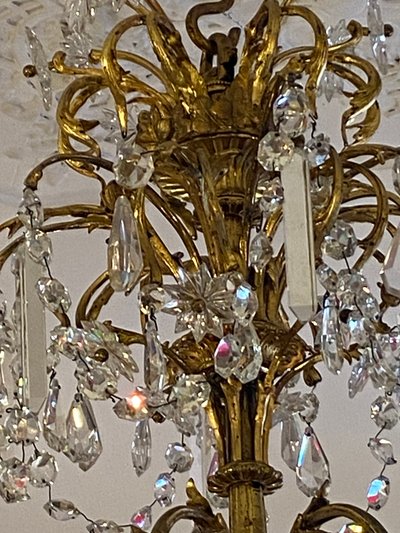 Lampadario Di Grandi Dimensioni In Bronzo Dorato E Nappe In Cristallo Baccarat