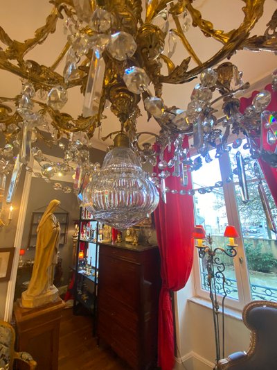 Lampadario Di Grandi Dimensioni In Bronzo Dorato E Nappe In Cristallo Baccarat