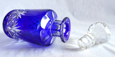 Large alcohol or perfume bottle in blue overlay Baccarat crystal - Douai model - 20.2cm