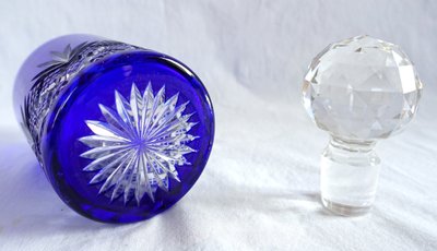 Large alcohol or perfume bottle in blue overlay Baccarat crystal - Douai model - 20.2cm