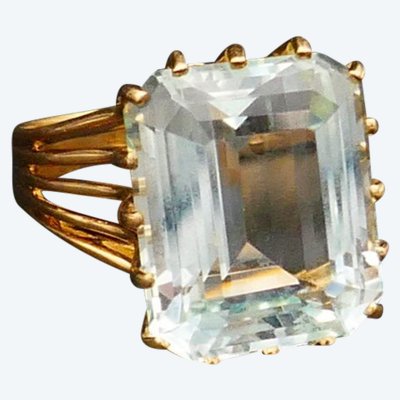 Bague Sertie d'Une Aigue Marine, Or Jaune 18 Carats.
