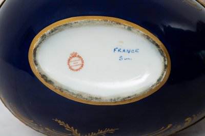Coffret à bijoux ancien en porcelaine de Sèvres Napoléon III signé "E.Froger". XIXe siècle.