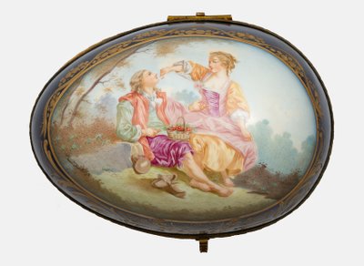 Coffret à bijoux ancien en porcelaine de Sèvres Napoléon III signé "E.Froger". XIXe siècle.