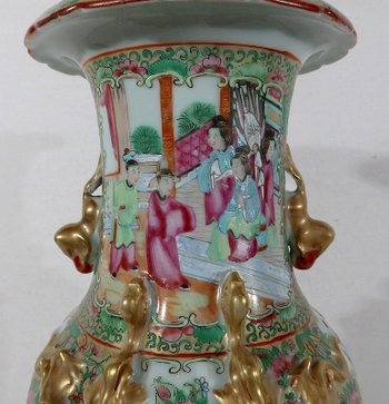  Vaso in porcellana Canton su base in legno, Cina - XIX secolo