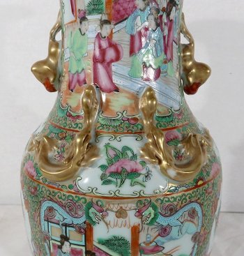  Vaso in porcellana Canton su base in legno, Cina - XIX secolo