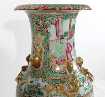  Vaso in porcellana Canton su base in legno, Cina - XIX secolo