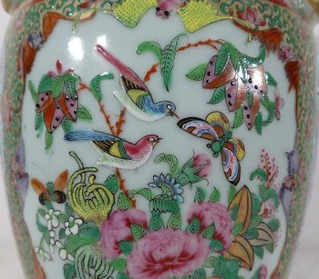  Vaso in porcellana Canton su base in legno, Cina - XIX secolo