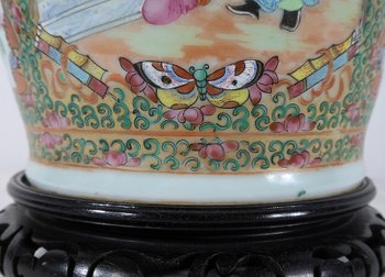  Vaso in porcellana Canton su base in legno, Cina - XIX secolo