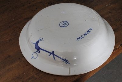 Antike große maiolica Platte 1915 Darstellung von Rom - Petersplatz. Maßnahme 45 Signiert und datiert auf