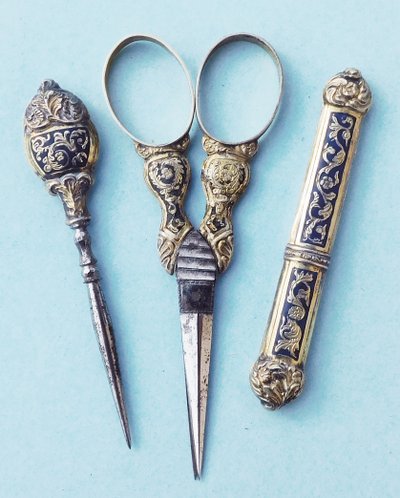 Nécessaire De Couture En Argent Vermeil émaillé XIXe Charles X