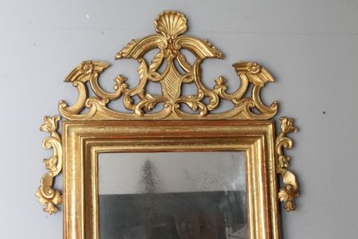 Miroir ancien du milieu du 18ème siècle. Or pur. avec belle cimaise. Mesure 135 x cm 95
