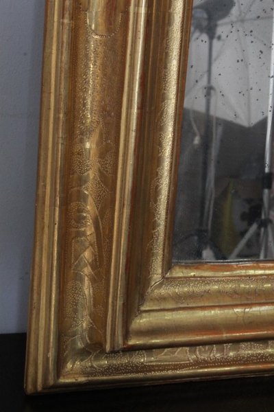 Miroir ancien du milieu du 18ème siècle. Or pur. avec belle cimaise. Mesure 135 x cm 95