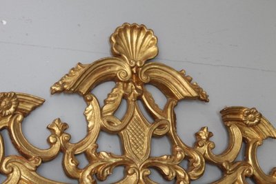 Miroir ancien du milieu du 18ème siècle. Or pur. avec belle cimaise. Mesure 135 x cm 95