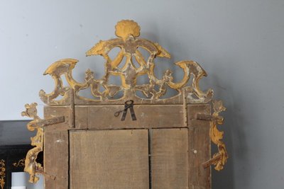 Miroir ancien du milieu du 18ème siècle. Or pur. avec belle cimaise. Mesure 135 x cm 95