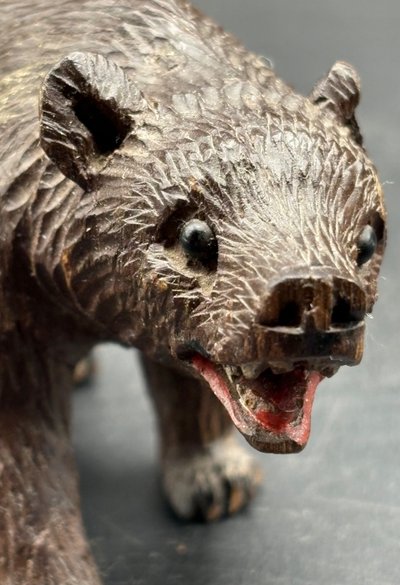 ORSO IN LEGNO INTAGLIATO