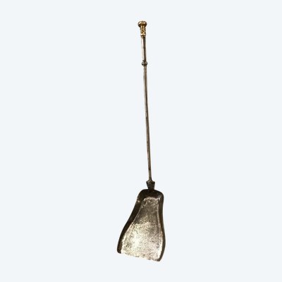 Beautiful antique iron and bronze mantelpiece from the 18th century