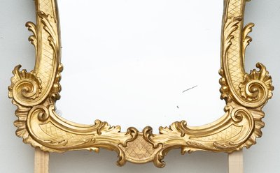 Miroir ancien en bois doré et sculpté. Rome XVIIIe siècle.