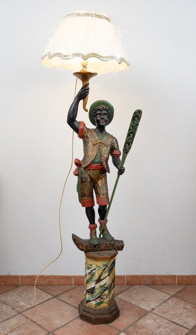 Sculpture/lampe ancienne en bois polychrome. Epoque: début du XXe siècle.