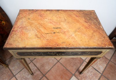 Console ancienne Marchigiana en bois laqué et peint. Epoque XVIIIe siècle.