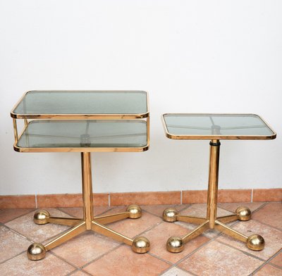 Table basse par Allegri Arredamenti Parme, années 1970. Structure en laiton et plateau en verre fumé