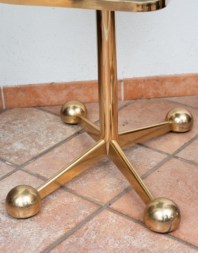 Table basse par Allegri Arredamenti Parme, années 1970. Structure en laiton et plateau en verre fumé