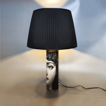1970 Magnifica lampada da tavolo Piero Fornasetti. Made in Italy (non una replica)