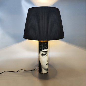 1970 Magnifica lampada da tavolo Piero Fornasetti. Made in Italy (non una replica)