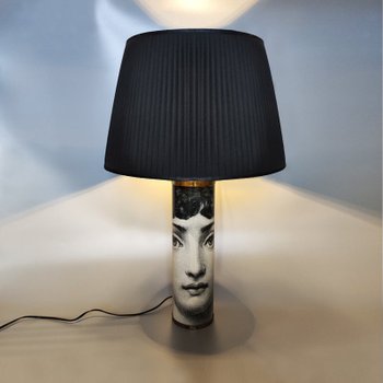 1970 Magnifica lampada da tavolo Piero Fornasetti. Made in Italy (non una replica)