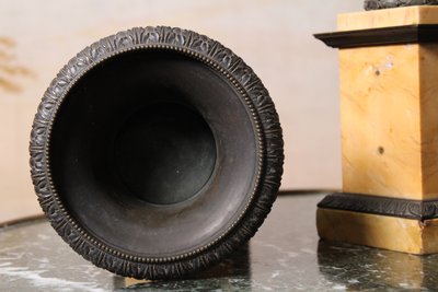 Paire de vases Medicis en bronze patiné, XIXème siècle