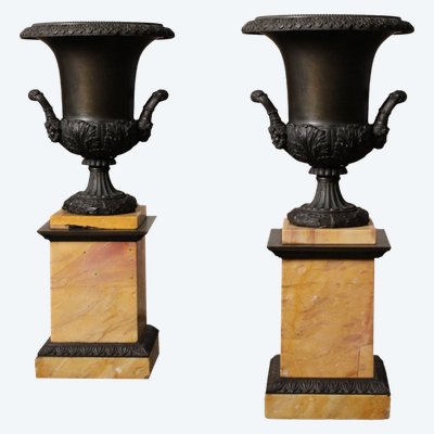 Paire de vases Medicis en bronze patiné, XIXème siècle