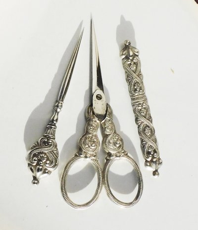 Coffret Marquetté Nécessaire De Couture En Argent Massif Charles X Scissors Thimble Case